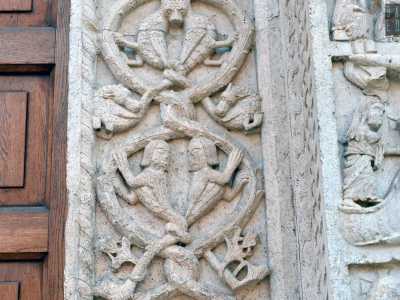 ... e uomini-bestia cercano di liberarsi dalla morsa diabolica